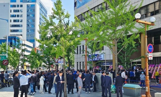 김부겸 선거사무소 개소…지지자·당원으로 인산인해