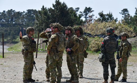 명령 기다리는 뉴질랜드 육군