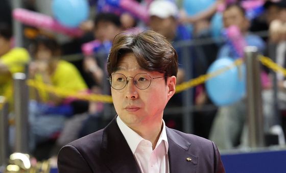 선수들 격려하는 김완수 감독