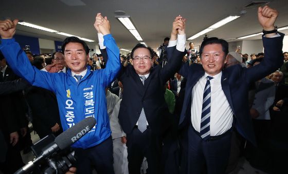 '손 번쩍' 오중석·김부겸·정청래