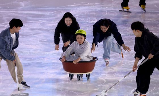 김길리·신동민 '팬들과 컬링 게임'