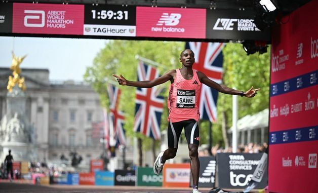 1분59초30…마라톤 세계 신기록 세운 사웨