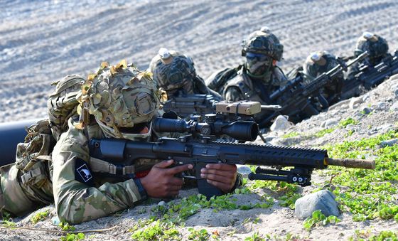 가상의 적 정조준