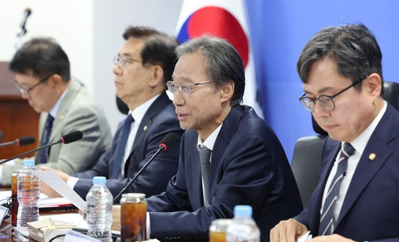 모두발언하는 유동수 중동전쟁특위 위원장