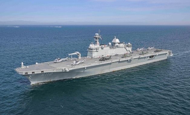 목표지역으로 기동하는 마라도함