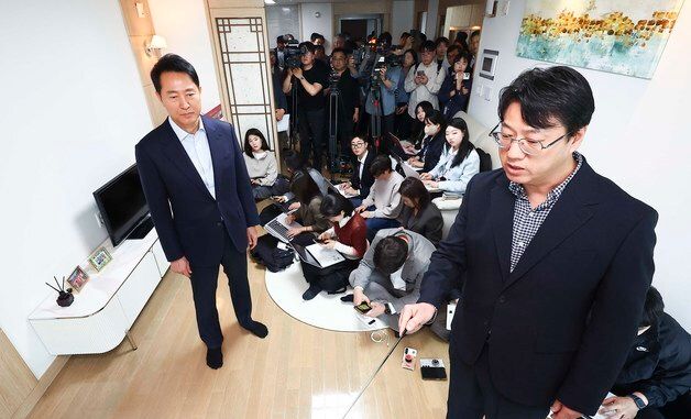 서울형 시니어주택 공급계획 설명 듣는 오세훈 서울시장