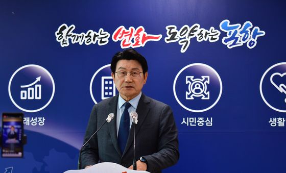 기자회견 갖는 박승호 전 포항시장