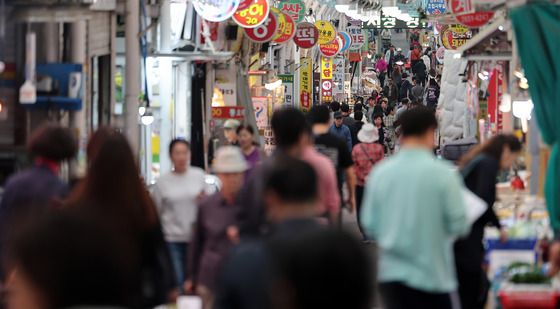 고유가 피해지원금 1차 지급 첫날 골목시장은?