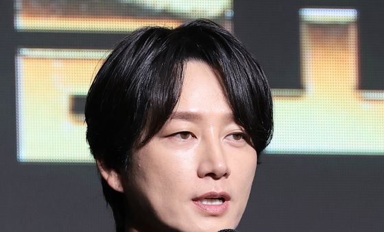 인사말 하는 이현욱