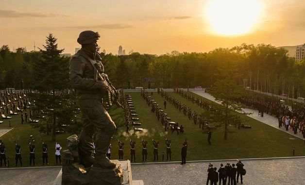 北 김정은 "러시아 파병 군인들은 충신이자 애국자"
