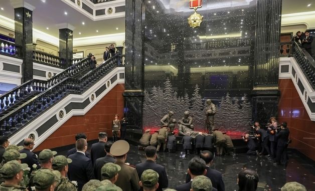 北 김정은 "추모벽·상징탑"…러시아 파병군 기념관 의미 강조