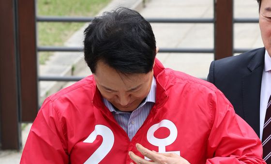 '빨간색' 후보복 입는 오세훈 후보