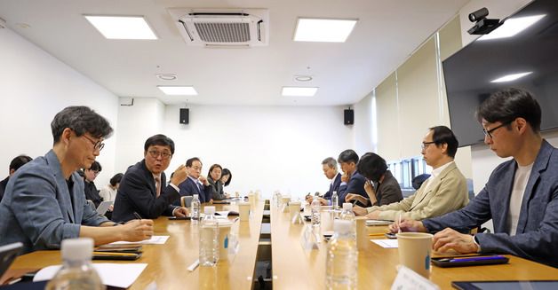 출판인들 만난 최휘영 장관
