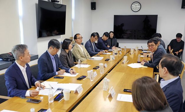 최휘영 장관, 문화예술정책자문위원회 출판 분과 제2차 회의 참석