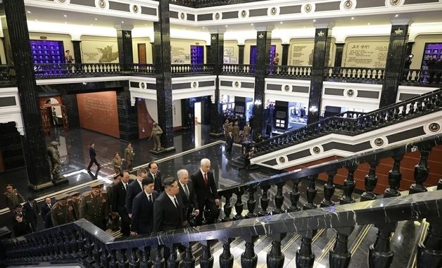 김정은, 러 대표단과 러시아 파병 전투위훈기념관 시찰