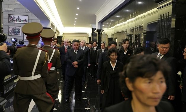 김정은·러 대표단, 전사자 공동 추모