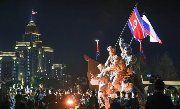 북한 "러 파병 군인 위한 음악회 전투위훈기념관 야외서 진행"
