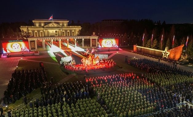 북한 "러 파병 군인 위한 음악회 전투위훈기념관 야외서 진행"