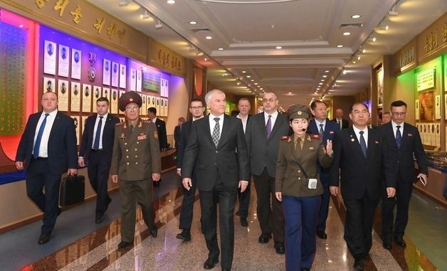 러 하원의장, 北 '조국해방전쟁' 기념관 참관