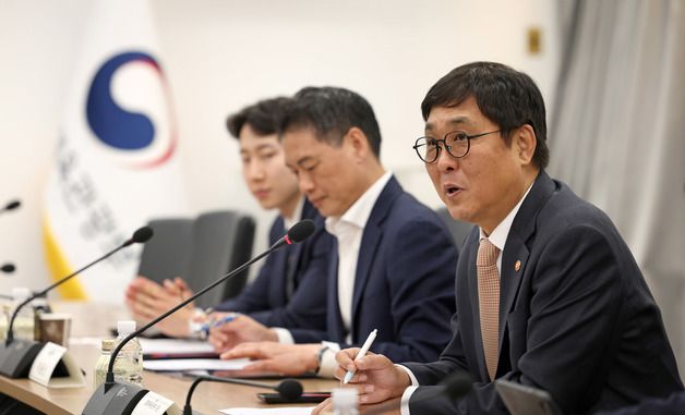 발언하는 최휘영 문체부 장관