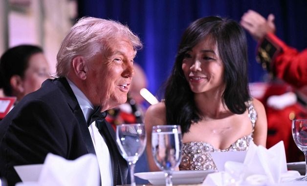 [포토] 트럼프 대통령과 장웨이자 기자