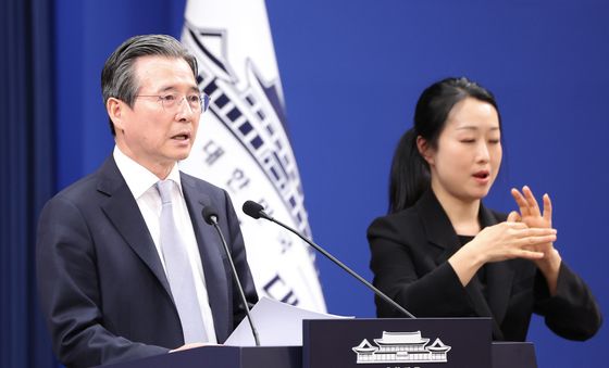 구글 딥마인드 하사비스 대표 접견 브리핑하는 김용범 정책실장