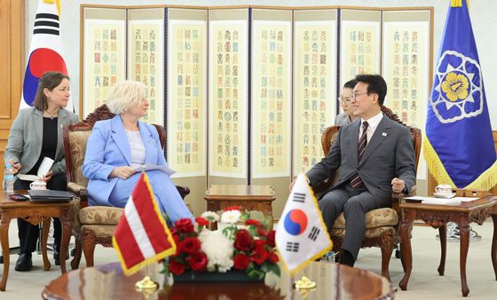 미에리냐 라트비아 국회의장과 면담하는 김민석 총리