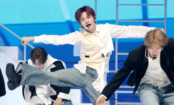 지훈, 에너지 가득한 무대