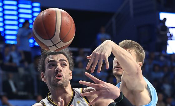 치열한 리바운드 다툼