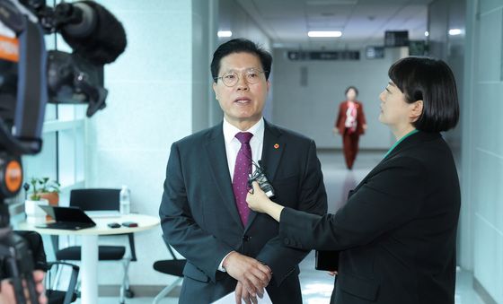 대안과 미래 관련 답변하는 송석준