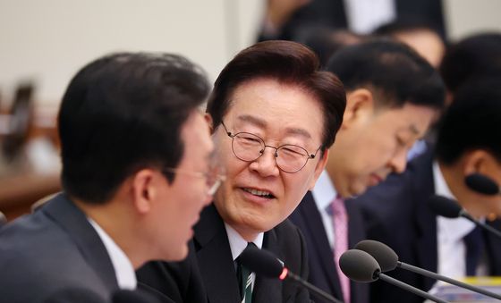 김민석 총리와 대화하는 이재명 대통령