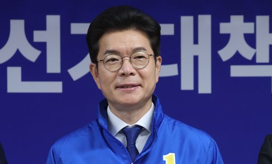 정책 택배상자 든 정원오