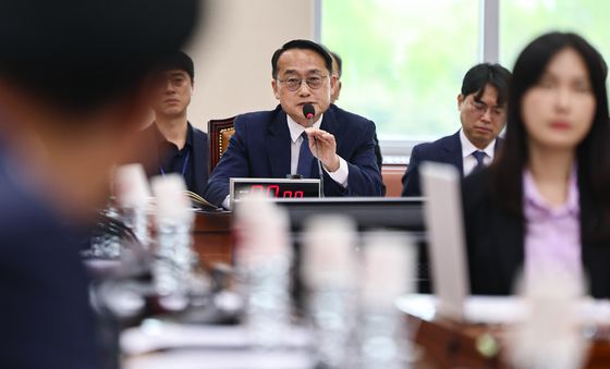 허철훈 사무총장, 의원 질의 답변