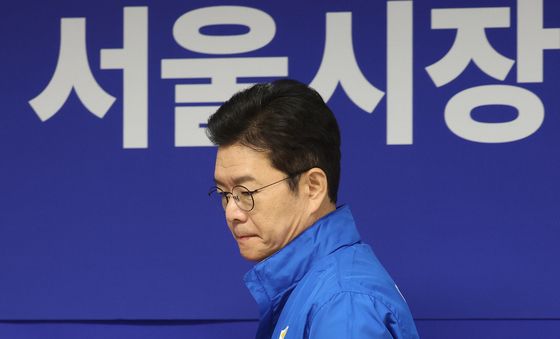 정원오 서울시장 후보, 푸른 점퍼 입고 첫 공개 선대위