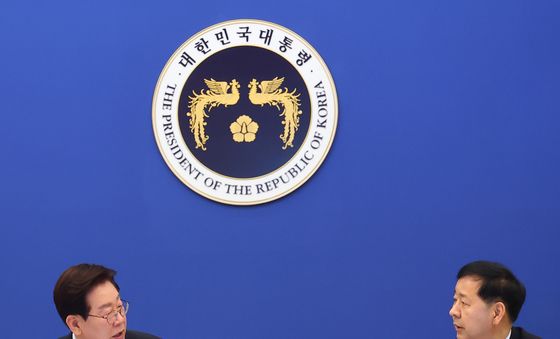 대화 나누는 이재명 대통령·구윤철 부총리