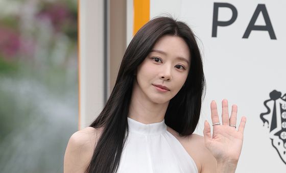 이주빈, 순백의 눈부심