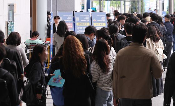 채용박람회 찾은 취준생들