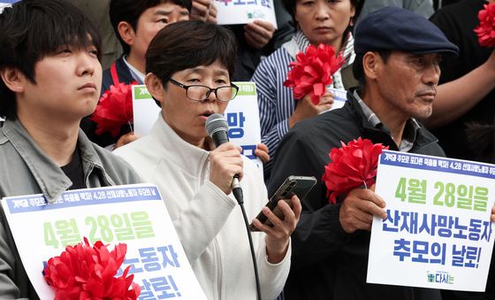 발언하는 故 장덕준 씨 어머니