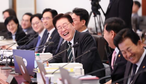 미소 짓는 이재명 대통령