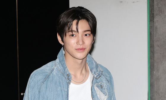 코르티스 건호, 왕자님 비주얼로 성수동 나들이