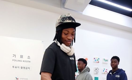 한국에서 '생애 첫 투표' 체험