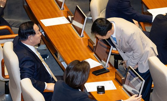 김상욱 의원 인사 거부하는 한기호 의원