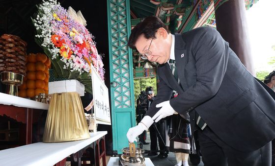 분향하는 이재명 대통령