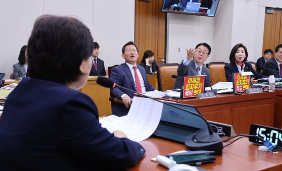 의사진행발언 두고 충돌하는 여야