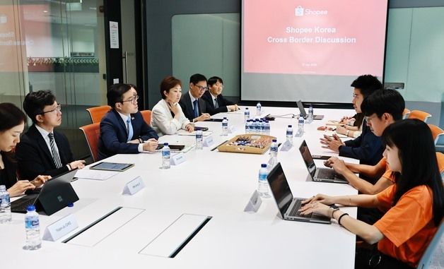 싱가포르 쇼피 부회장 면담하는 여한구 본부장