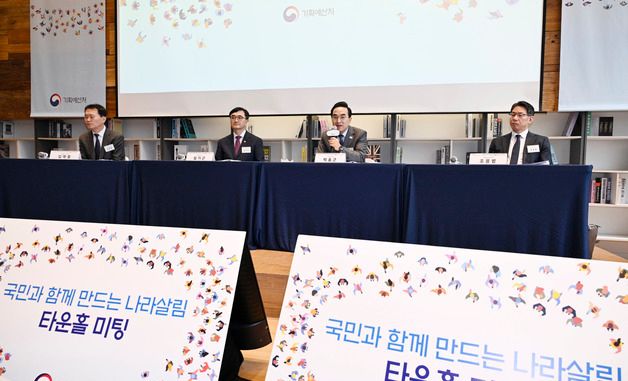 모두발언하는 박홍근 장관