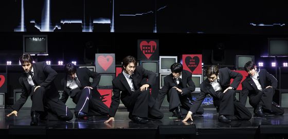 타이틀 곡 선보이는 82메이저