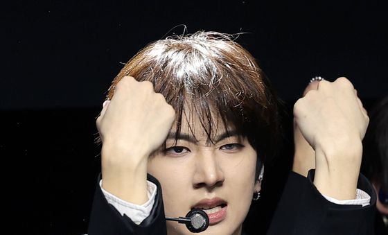 남성모, 빠져드는 무대