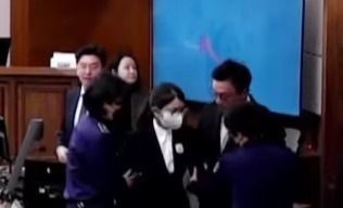 \'징역 4년 선고\' 퇴정하는 김건희 여사