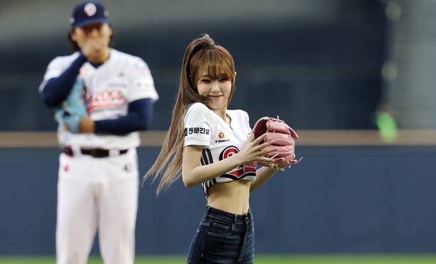 최예나, 시구 맘에 들어요!